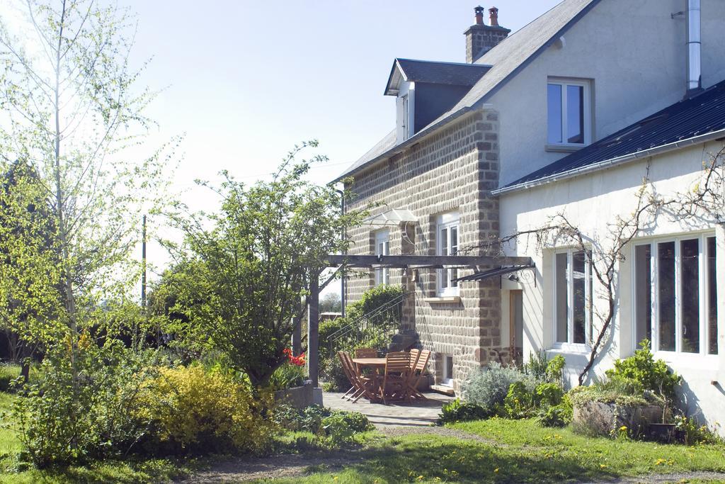 La Nesliere Chambres D'Hotes Bio Saint-Symphorien-des-Monts Exterior foto