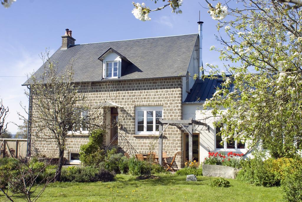 La Nesliere Chambres D'Hotes Bio Saint-Symphorien-des-Monts Exterior foto